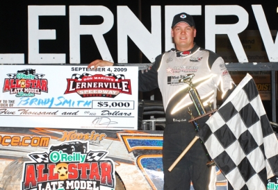 Brady Smith picks up his first career victory at Lernerville. (stivasonphotos.com)