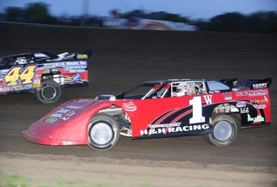 Mike Wiarda (1w) heads for victory. (Jerry Jacobs)