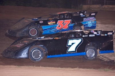 Mike Johnson (7) battles up front with Rob Mayea (37) at Cottage Grove. (raceimages.net)