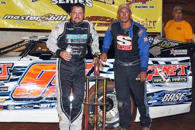 Randy Weaver (left) drove Derek Ellis's (right) backup car to victory at North Georgia. (mikessportsimages.com)