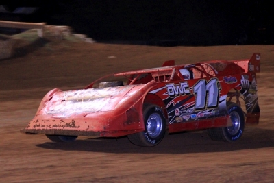Jeff Chanler heads for victory at I-30 Speedway. (Best Photography)