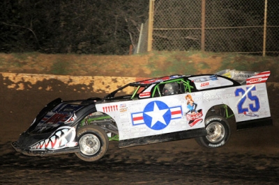 Jason Feger heads for victory at Peoria. (Lonnie Wheatley)