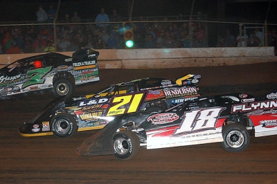 Billy Moyer (21) fends off Ronny Lee Hollingsworth (18) in traffic. (Brian McLeod)