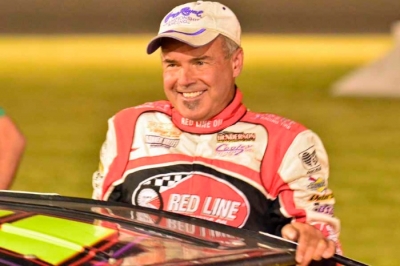 Billy Moyer emerges victorious at Magnolia Motor Speedway. (photobyconnie.com)