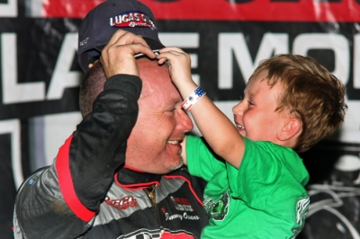 Diamond Nationals winner Jimmy Owens celebrates in victory lane with son Nathan. (cbracephotos.com)