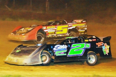 Sammy Stile (2s) goes by Mike Blose (5) at Dog Hollow Speedway. (Joe Nowak)