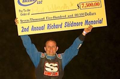 Paul Wilmoth Jr. shows off the $7,500 winner's paycheck. (Tommy Michaels)