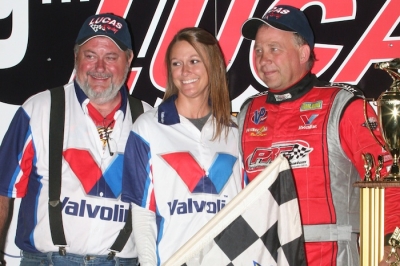 Car owner Barry Wright (left) joins Steve and Amanda Francis in victory lane. (Barry Johnson)