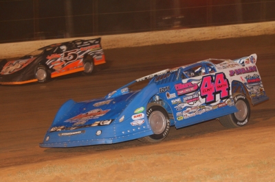 Clint Smith (44) heads for a fourth-place finish in Whynot's Fall Classic. (foto-1.net)