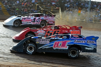 Dave Hess Jr. (44) works the top groove against Russ King (56) and Jared Miley (H1). (jmsprophoto.com)