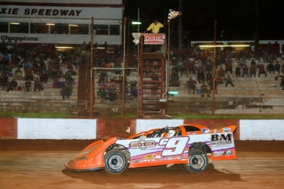 Steve Casebolt takes the checkers at Dixie. (praterphoto.com)