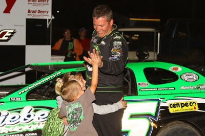 Chad Simpson gets a high five after his Corn Belt Clash victory. (mikerueferphotos.photoreflect.com)