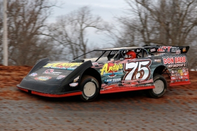 Terry Phillips steers his winning machine at Springfield Raceway. (cbracephotos.com)