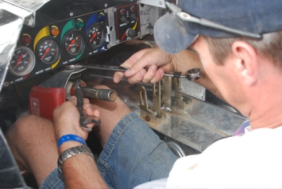Jerry Rice makes adjustments on an unfamilar car. (DirtonDirt.com)