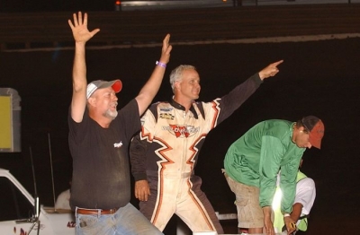 Gene Dover and Dale McDowell celebrate Joe Armes's win. (rickschwalliephotos.com)