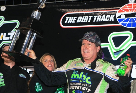 Bloomquist celebrates Friday's victory. (pbase.com/cyberslash)