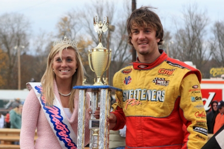 Tim McCreadie enjoys victory lane after his 100-lap victory. (pbase.com/cyberslash)