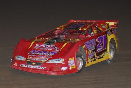 Billy Moyer steered his No. 21 Victory Circle Chassis to victory in the Nov. 14 tuneup feature at Manzanita (dennisbrownfieldphotography.com)