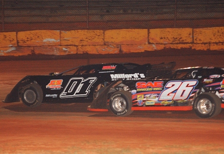 Winner Travis Pennington (01) races ahead of Tony Knowles (26) at Deep South. (Brian McLeod)