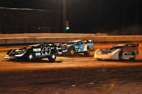 Scott Bloomquist (0) gets off to a good start. (thesportswire.net)