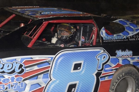 Lonnie Parker Jr. gives a thumbs up. (yourracepictures.com)