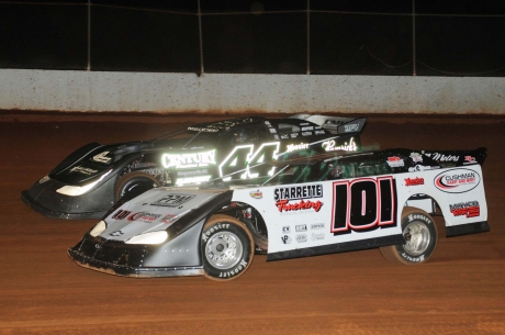 Chris Madden (44) got the jump on polesitter Casey Roberts (101). (carlsonracephotos.com)