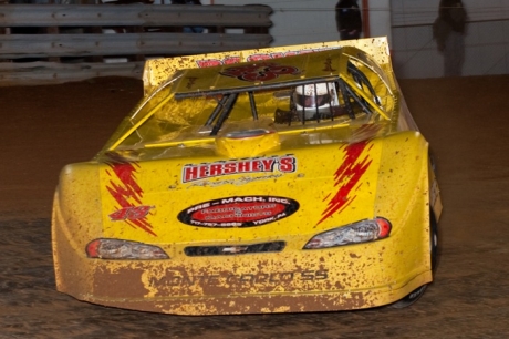 Jason Covert heads for victory at Hagerstown. (speedwerx.com)