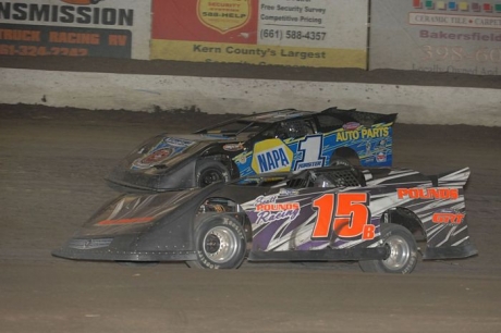 Brad Pounds (15B) outruns Zack Forster (1) at Bakersfield. (photofinishphotos.com)