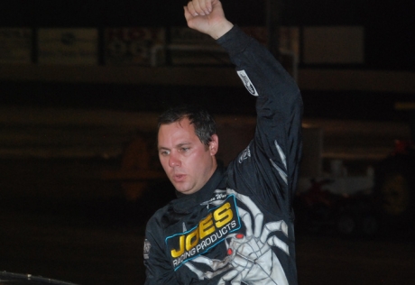 Jeep Van Wormers celebrates his $6,000 victory. (DirtonDirt.com)