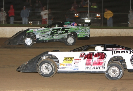 Jason Feger (25) edges ahead of Kevin Weaver (B12) at Peoria. (mikerueferphotos.photoreflect.com)