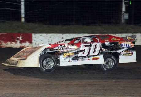 Denny Eckrich races to a 40-lap victory. (fasttrackphotos.net)