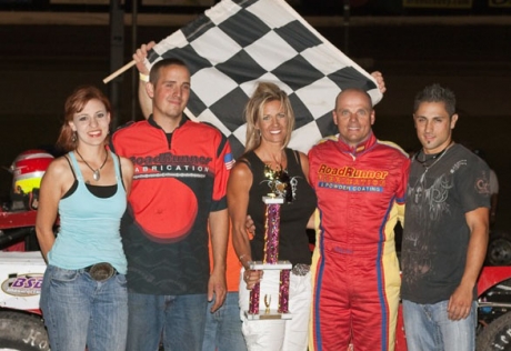 Kelly Boen's team celebrates at Dodge City. (Dusty Wiegert)