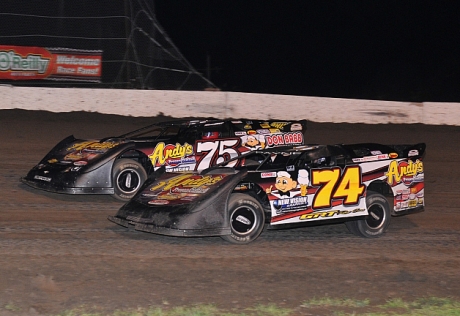 Jeremy Payne (74) works on Terry Phillips (75) at Topeka. (fasttrackphotos.net)