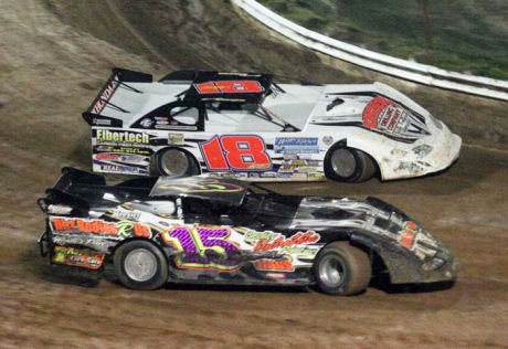 Brandon Kinzer (18) works the inside groove at 201 Speedway. (Derrick Strader)