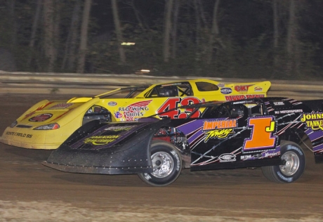 Winner Jason Covert battles Davey Johnson (1j) in Cumberland, Md. (pbase.com/cyberslash)