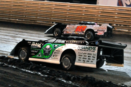 Scott Bloomquist (0) chases Shannon Babb (18). (thesportswire.net)