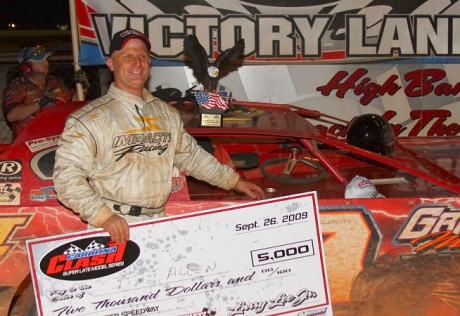 Tim Allen picks up his $5,000 check. (Gary Laster)