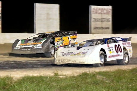 Dillon Wood (26) races past Wayne Reutimann Jr. (00). (rewingphotos.com)