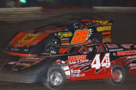 Dave Hess Jr. (44) overtakes Eddie Carrier Jr. (28). (Ken Cunningham)