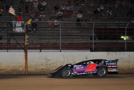 John Anderson takes the checkers. (fasttrackphotos.net)