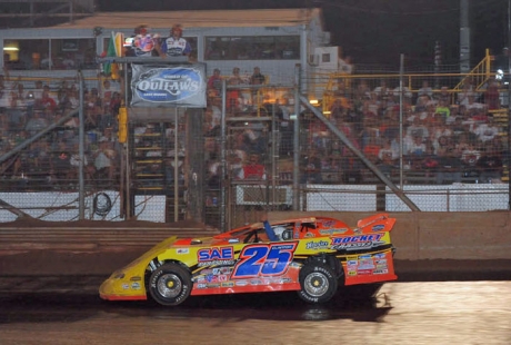 Shane Clanton takes the checkers. (stivasonphotos.com)