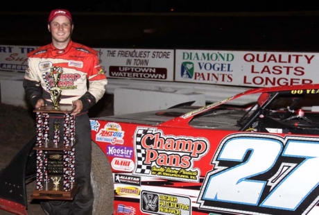 Jake Redetkze picks up his hardware. (crpphotos.com)