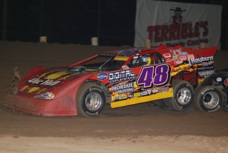 Brian Shirley's engine gave up, briefly blocking winner Jeep Van Wormer. (DirtonDirt.com)