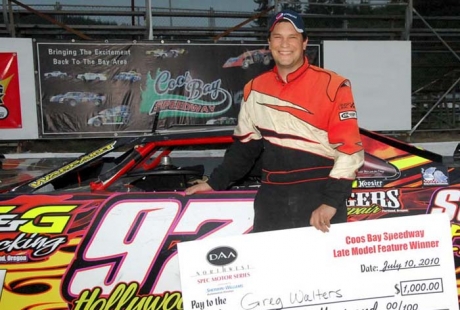 Greg Walters picks up $1,000. (Steve Reeck)