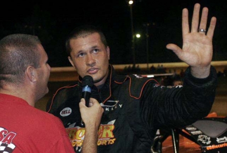 Eddie Carrier Jr. waves to the crowd. (Derrick Strader)