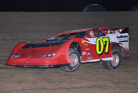 Kelly Boen heads for victory in Mayetta. (fasttrackphotos.net)