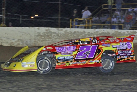 Billy Moyer Jr. heads for victory. (Woody Hampton)