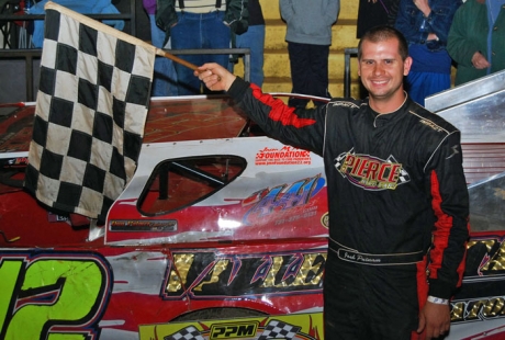 Josh Putnam visits victory lane. (photobyconnie.com)