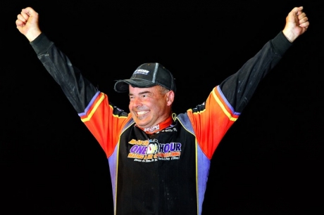 Billy Moyer celebrates his $43,000 victory. (thesportswire.net)