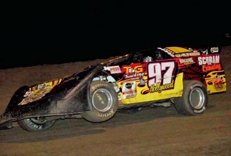 Greg Walters heads for his victory and championship. (Steve Reeck)